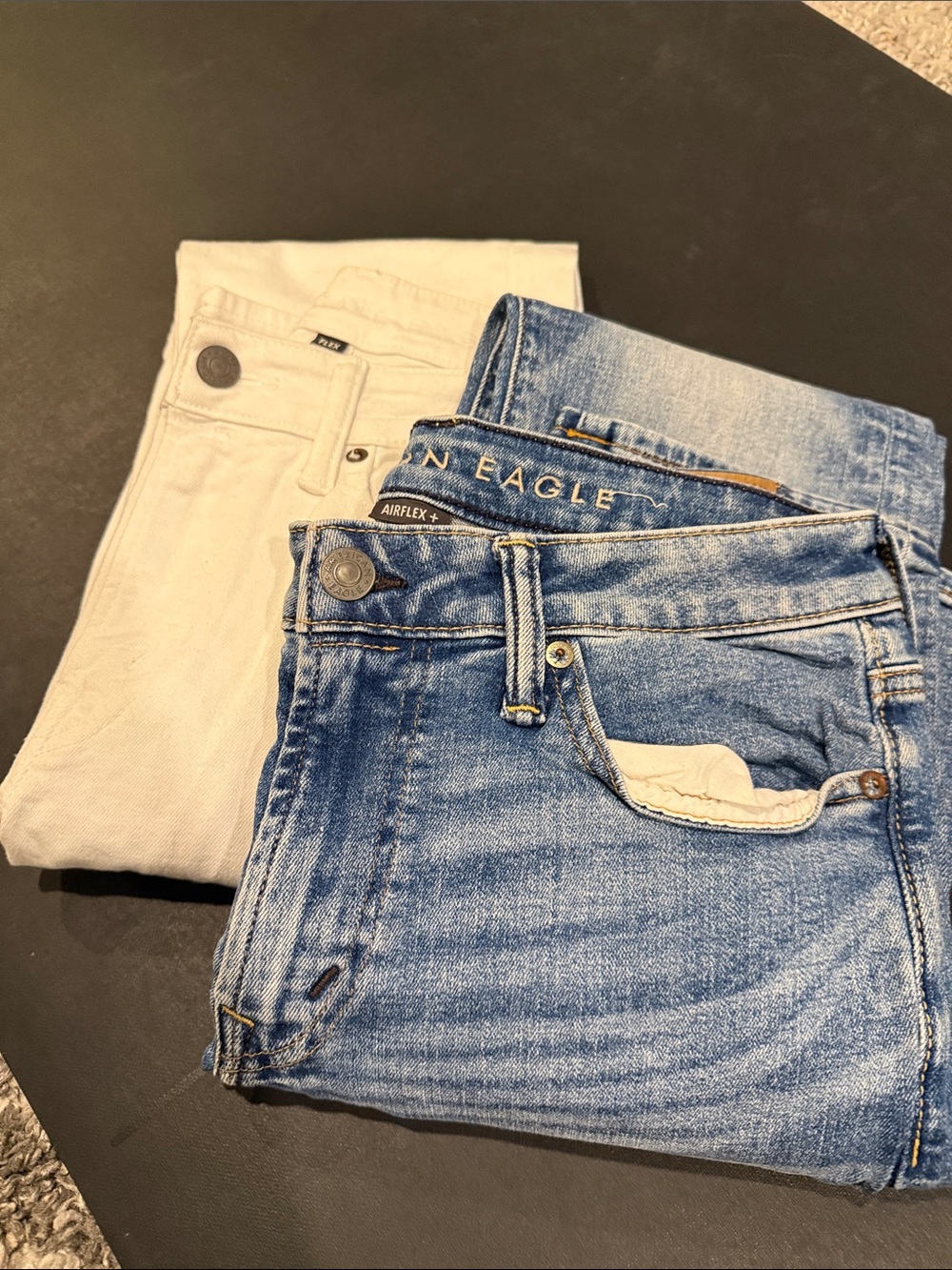 American Eagle Outfitters men’s blue or white skim jeans